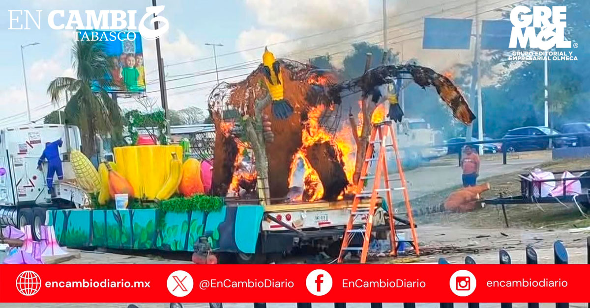 A un día del desfile, incendio afecta carro alegórico de Jonuta en Villahermosa