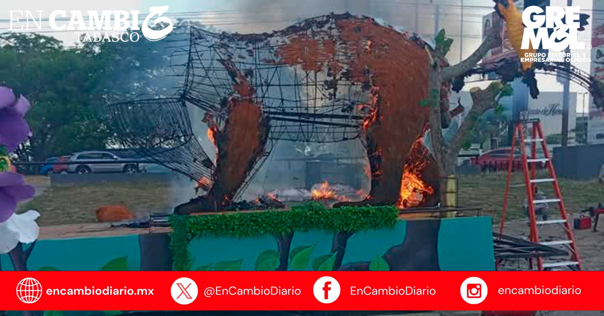 A un día del desfile, incendio afecta carro alegórico de Jonuta en Villahermosa