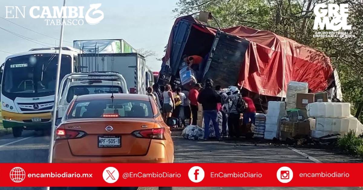 Accidente en la carretera Villahermosa-Frontera deja lesionados y robo de cargamento