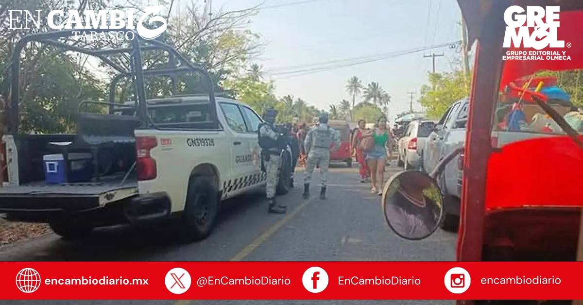 Bloquean carretera en Centla por fallas en el servicio eléctrico