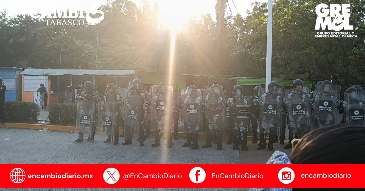 Antimotines desalojan con violencia a estudiantes del Tec de los Ríos en Balancán
