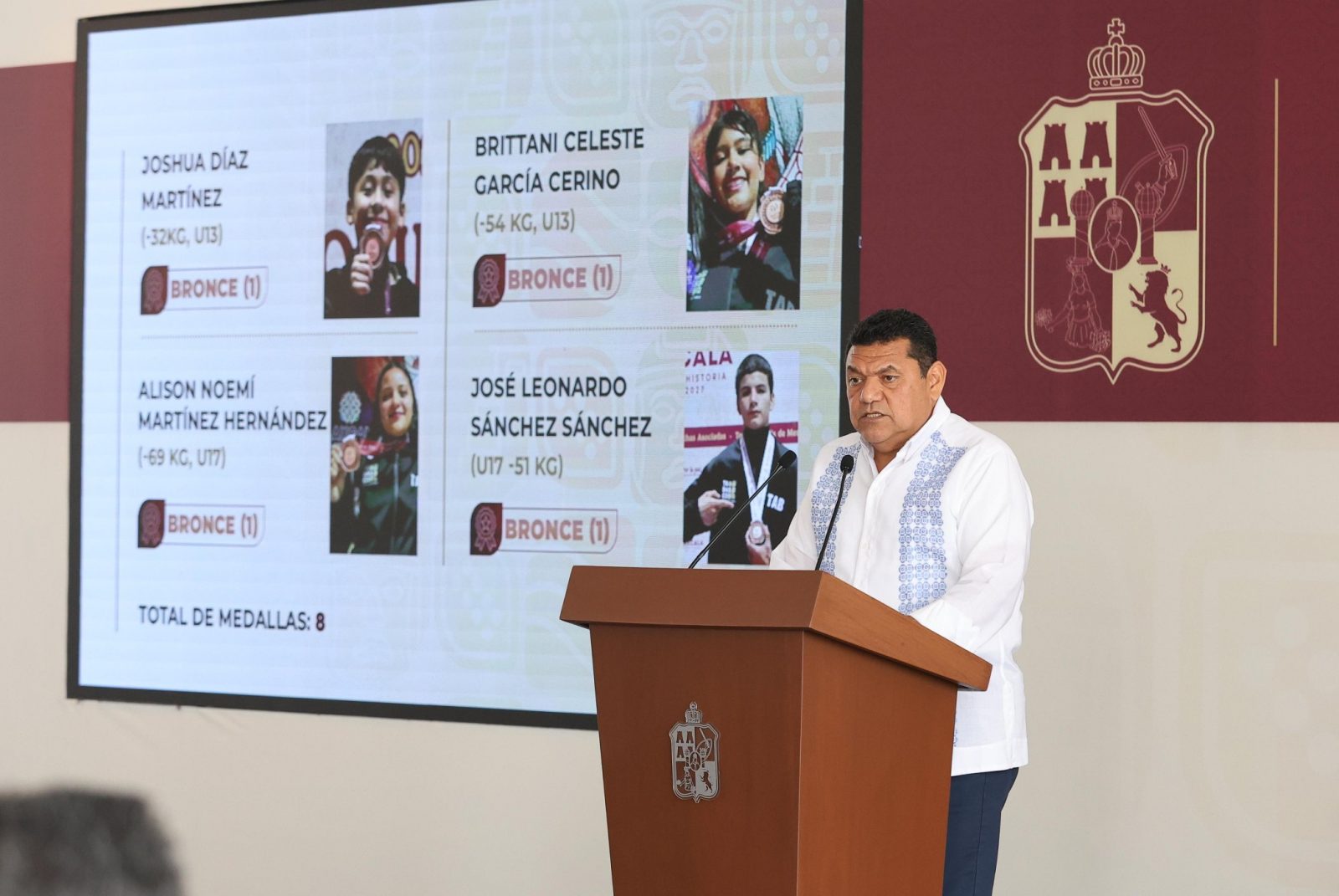 Reconoce Javier May a atletas tabasqueños