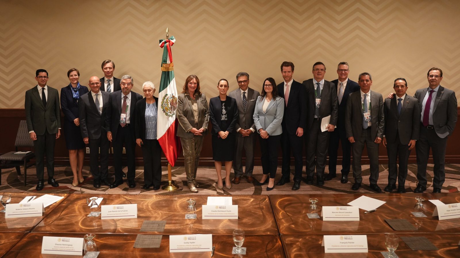 Sheinbaum con empresarios canadienses