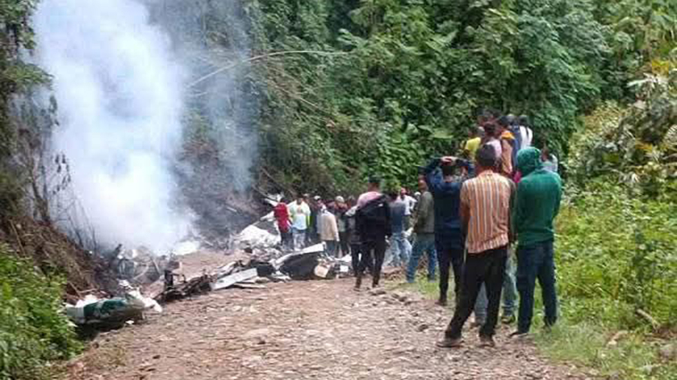Mueren tres personas en desplome de avión pequeño en Tapachula