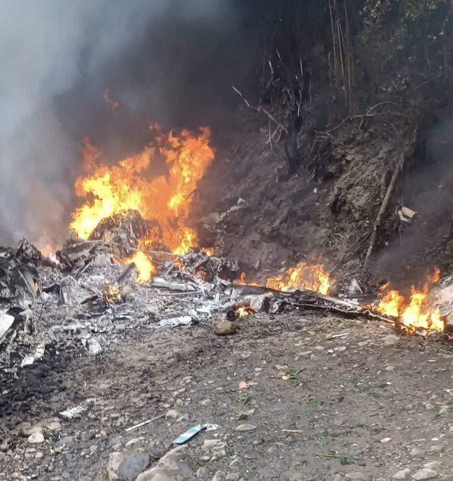 Cuerpos de emergencia llegaron al lugar tras recibir alertas del desplome