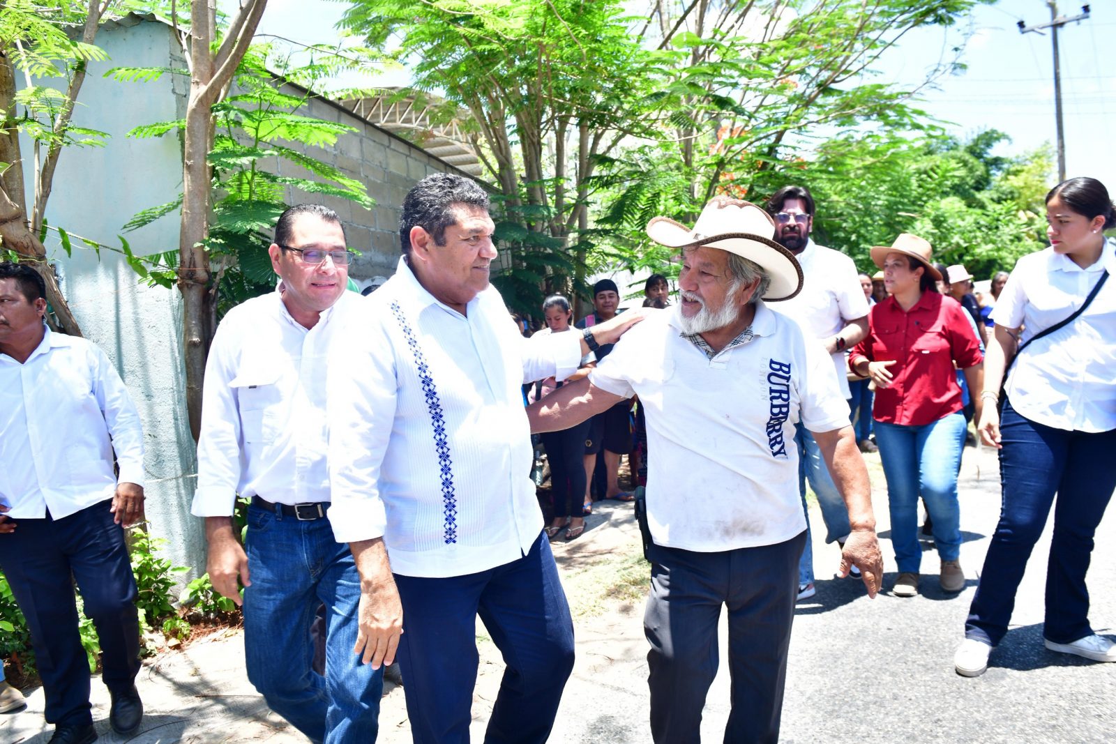 Javier May reconoce experiencia de centlecos