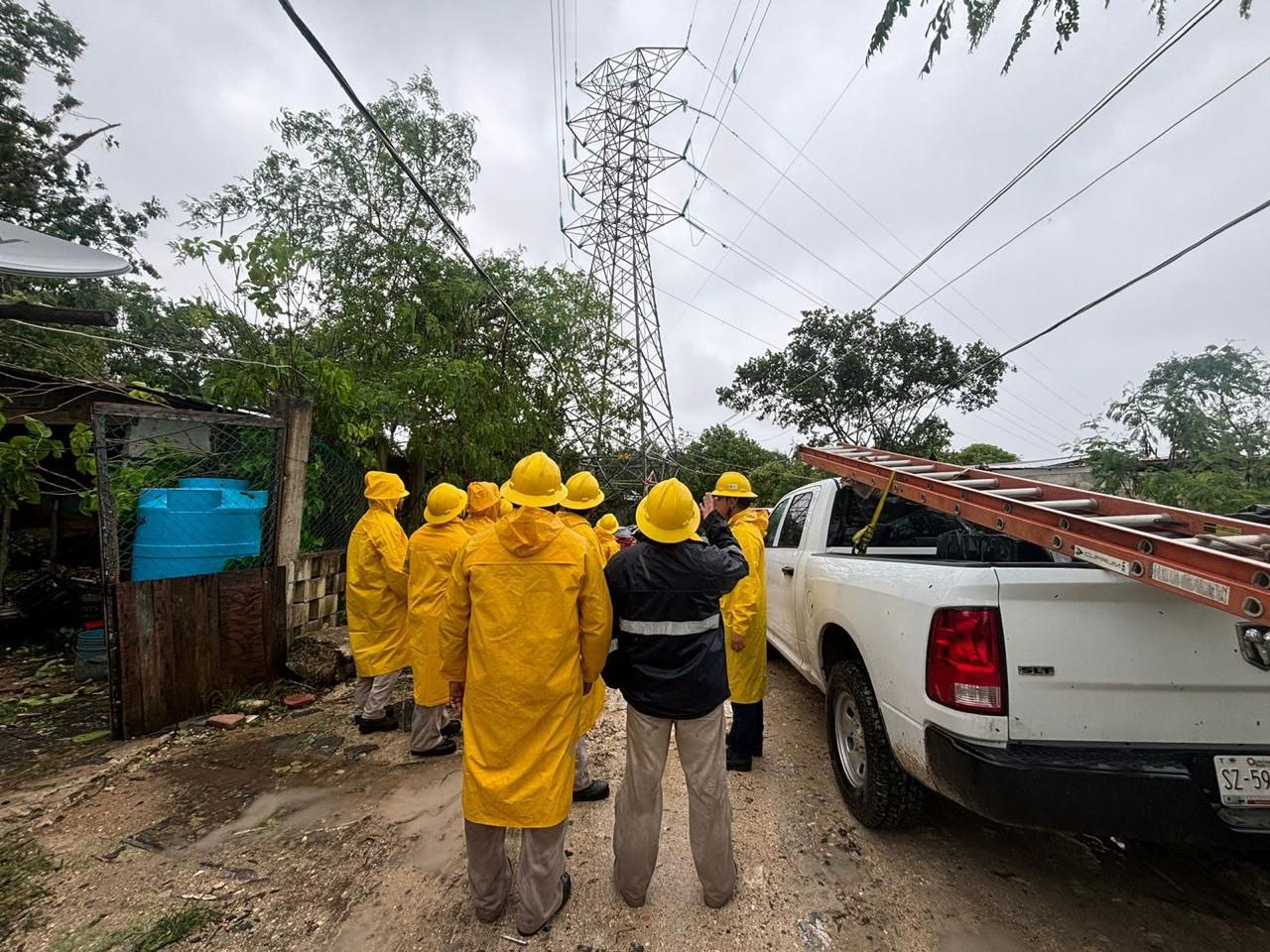 Avanza suministro eléctrico en Oaxaca y Guerrero: ¡CFE acelera recuperación tras huracán Erick!
