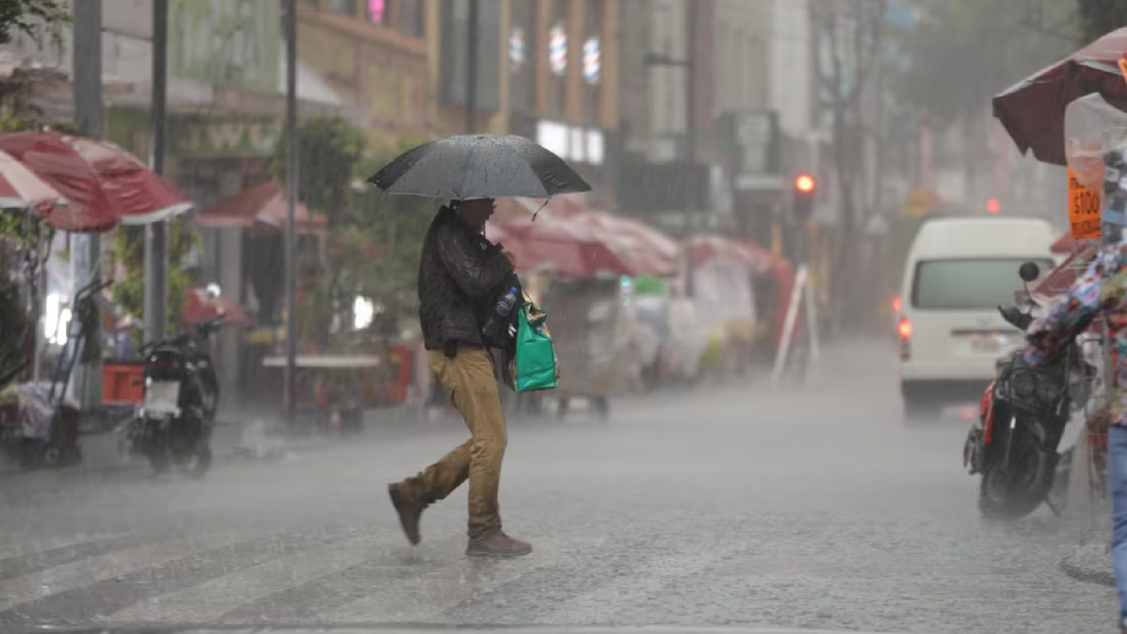 Alerta Naranja en 6 alcaldías de CDMX debido a intensas lluvias y granizo
