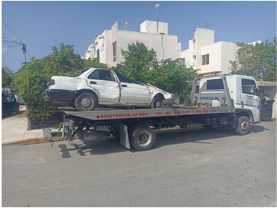 ‘Operativo Imagen’ en Playa del Carmen retira dos vehículos abandonados