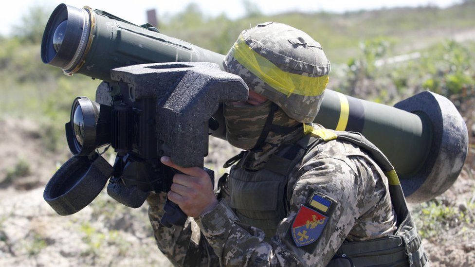 Estados Unidos suspende envío de armas a Ucrania