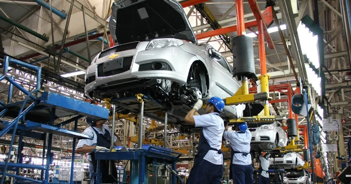 Aumenta producción de autos en junio