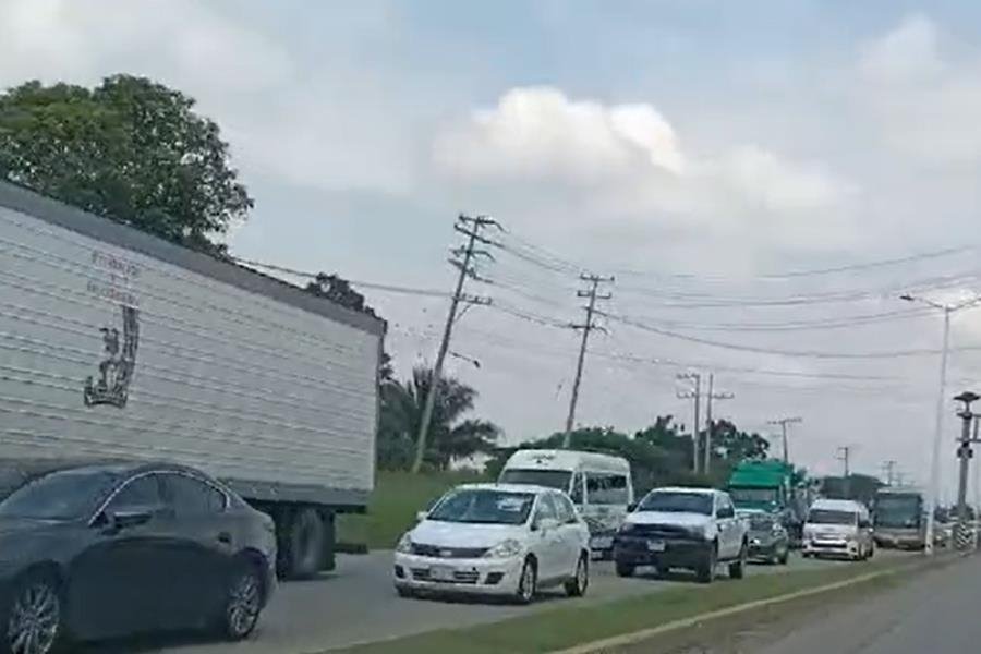Caos en la carretera Macuspana–Villahermosa:más de 10 kilómetros de fila