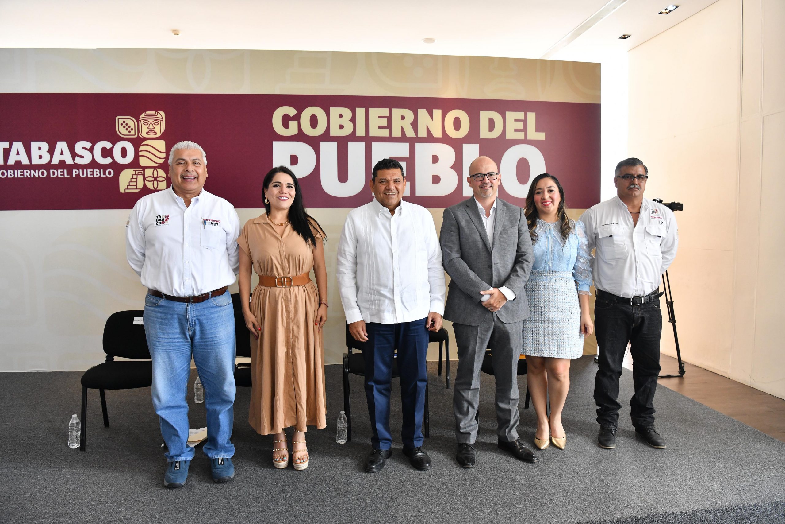 El mandatario remarcó que el combate frontal a la corrupción y una política de ahorro permite destinar recursos públicos a educación, obra pública y programas sociales.