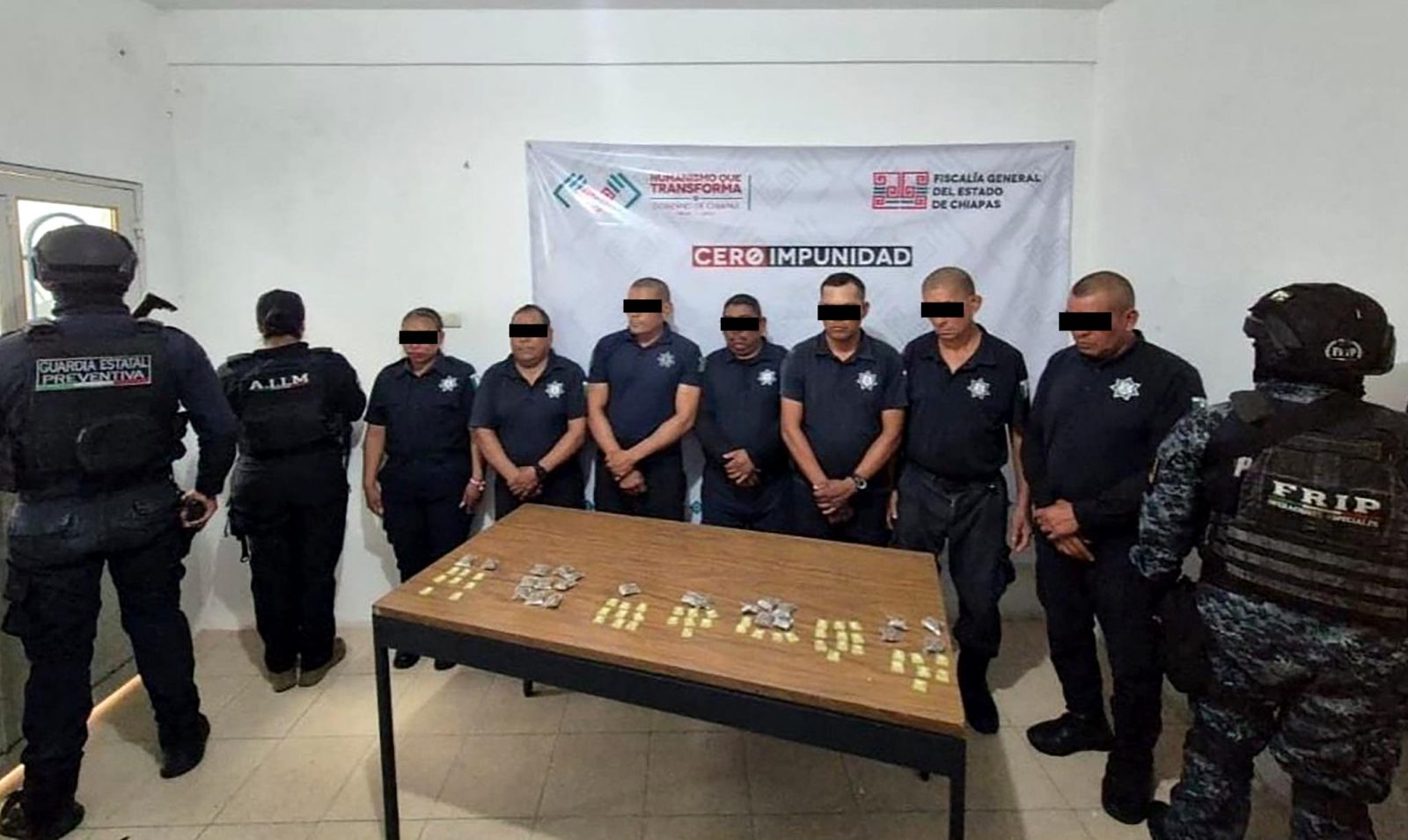 Policías de Chiapas detenidos con droga