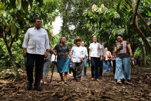 Durante la visita, el gobernador Javier May agradeció la presencia de María Luisa Albores, directora general de Alimenbienestar.