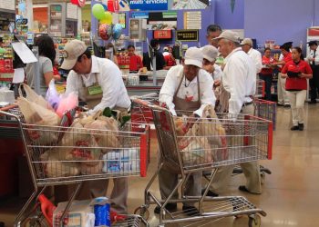 Aumenta número de empacadores voluntarios del INAPAM en tiendas de autoservicio en Tabasco