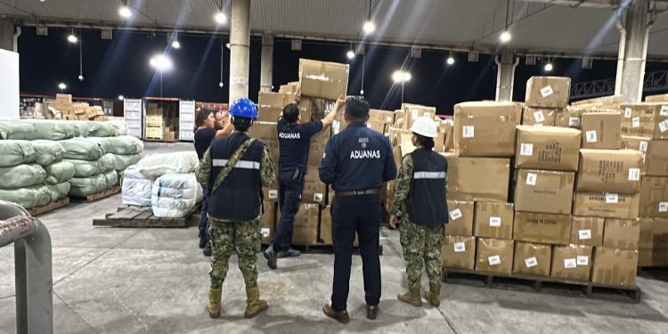 Rafael Marín refuerza el control aduanero: decomisan más de 10 millones de cajetillas de cigarros en Lázaro Cárdenas