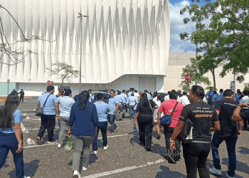 Reportaron olor a gas en Plaza Altabrisa, otra vez; evacuación y revisión inmediata