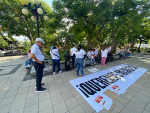 Concentración para la marcha Queremos Medicina en el parque Manuel Mestre
