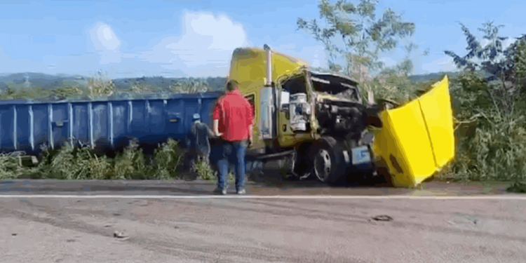 Aparatoso accidente en la carretera Villahermosa-Escárcega deja heridos