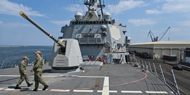 destructores en la costa de Venezuela