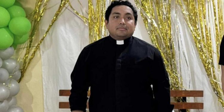 Sale del hospital el padre Héctor Alejandro: inicia recuperación en casa pastoral