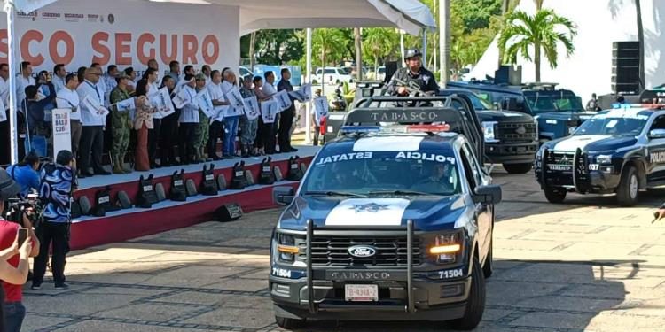 Javier May refuerza la seguridad en Tabasco con entrega de equipo táctico y unidades móviles