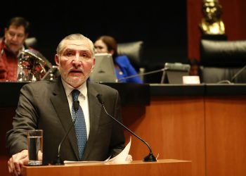 mantiene comunicación con AMLO