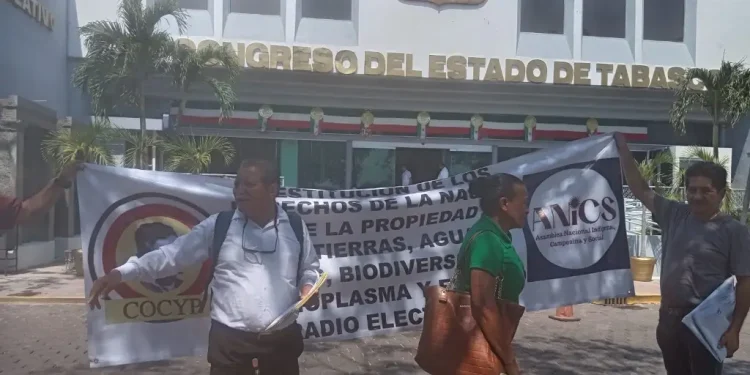 Protesta en el Congreso local; pobladores piden la recuperación de derechos agrarios