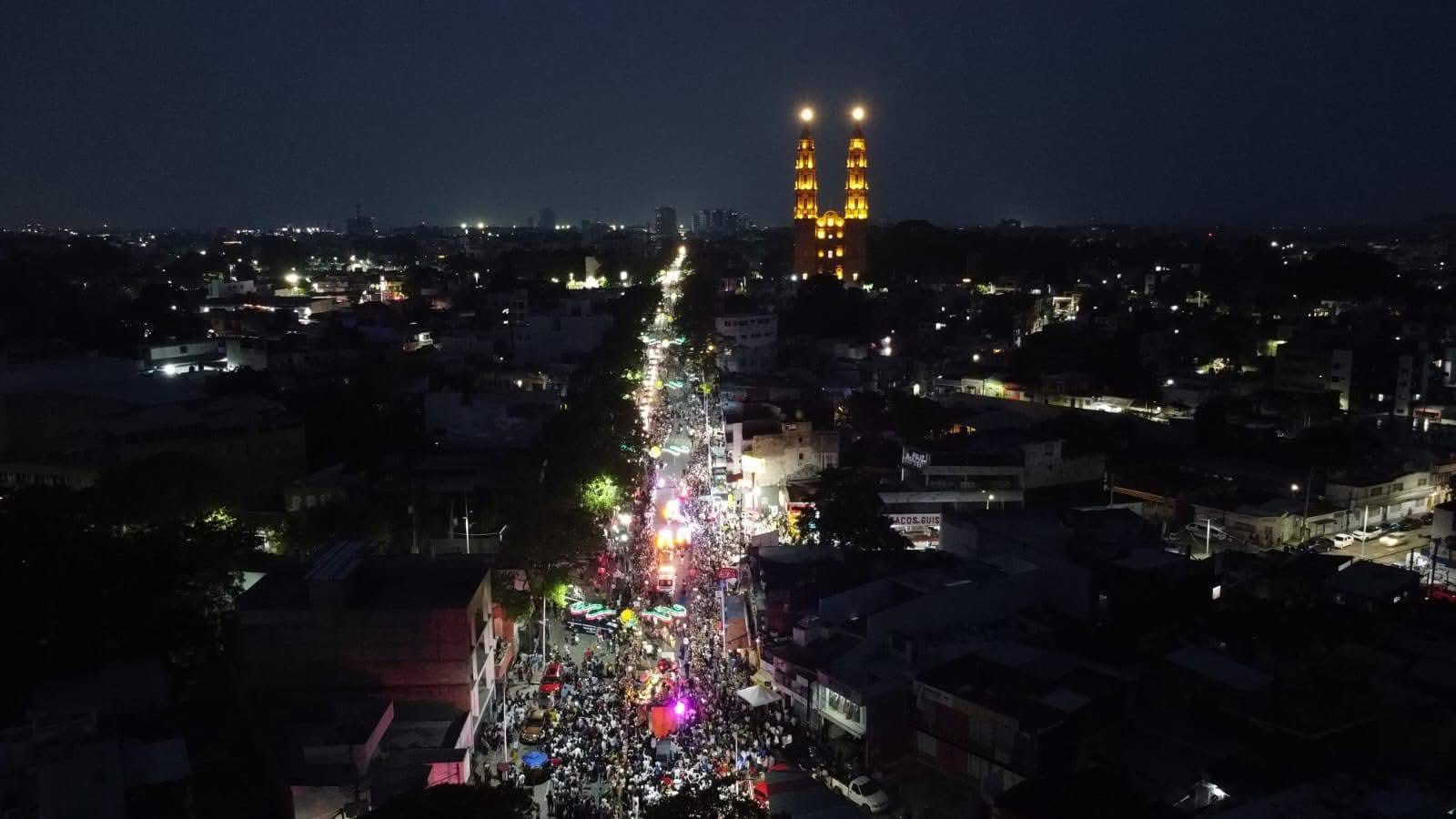 El desfile finalizó sin incidentes. La miss se prepara para el Miss Universe en noviembre. Tabasco la despide con esperanza y aplausos.