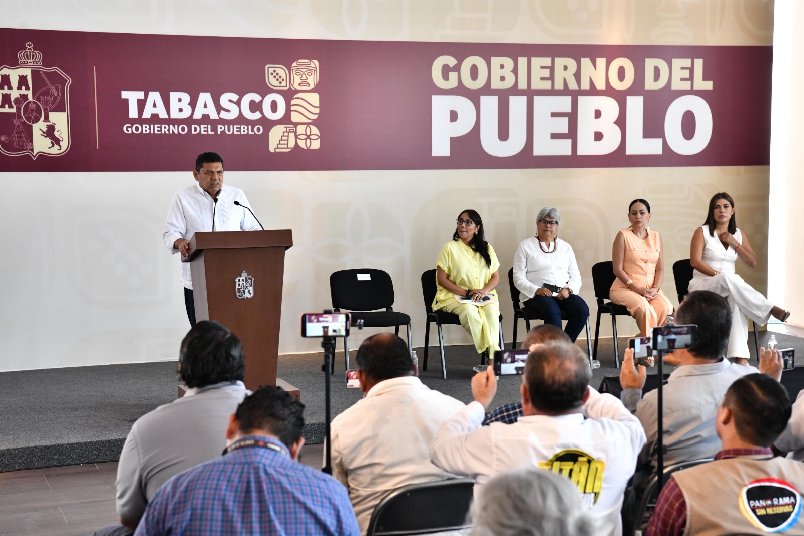 acciones por la paz javier may