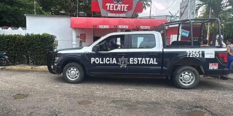 Ejecutan a balazos a un hombre dentro de minisúper en Dos Montes, Centro