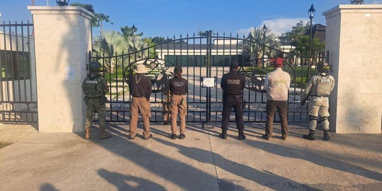 Autos, cebras y helicóptero hallados en Altozano en operativo de la FGR