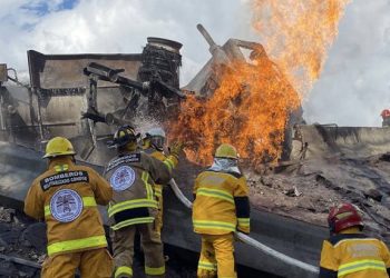 Un muerto y 56 heridos por explosión de pipa de gas en el Puente de la Concordia de Iztapalapa