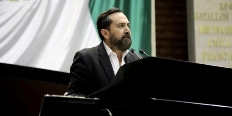 Acusa Arturo Ávila al PRI de tramitar los amparos de los hijos de AMLO