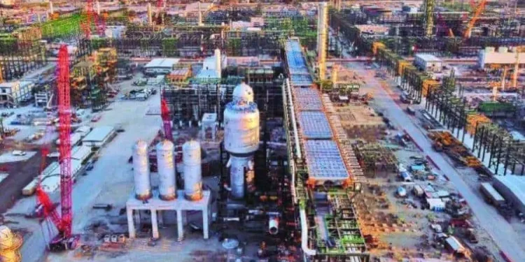 Desfogue controlado en la Refinería Olmeca alarmó a habitantes de Paraíso