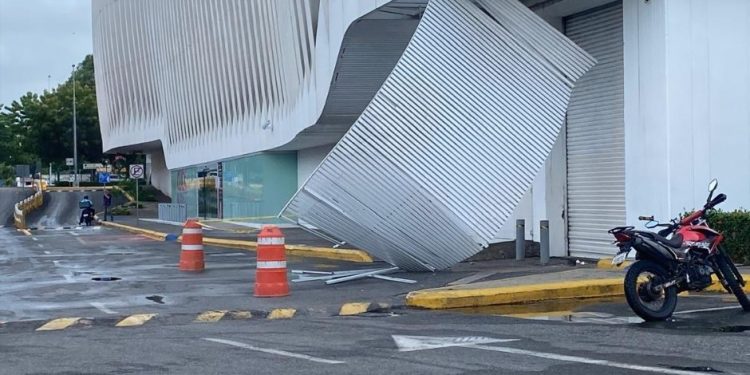 afectaciones en plaza Altabrisa