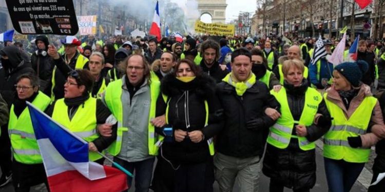 Miles de manifestantes en las calles Francia: caos total