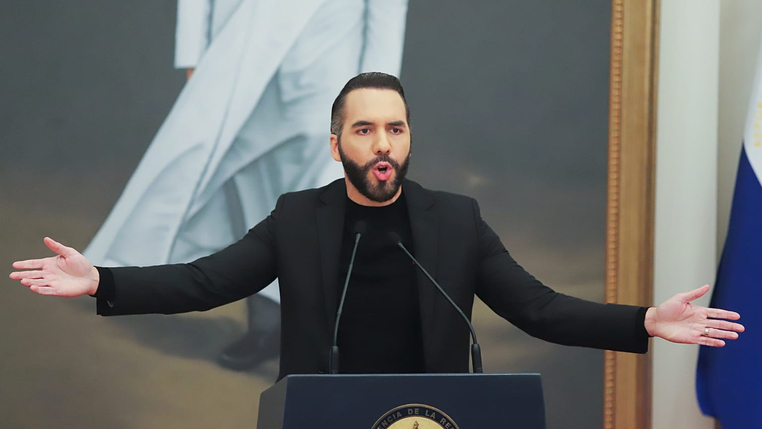 Prohibición de lenguaje inclusivo en escuelas desata críticas, ¿qué implica?