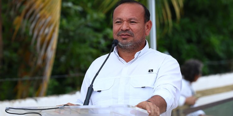 Los gobiernos pasados fueron cómplices del huachicol