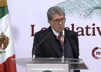 viaje de Fernández Noroña en avión privado