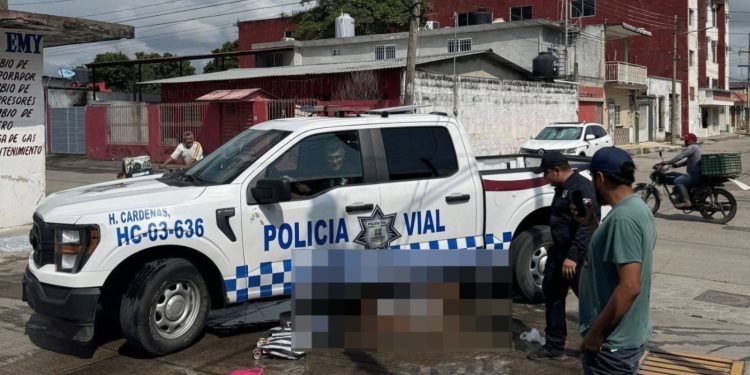 Mujer muere atropellada por patrulla de Tránsito Municipal