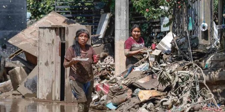 Aumenta a 72 el número de muertos por lluvias en cinco estados de México