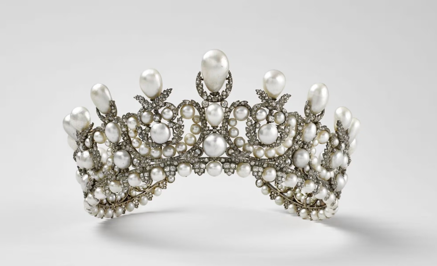 Tiara de perlas y diamantes de la emperatriz Eugenia