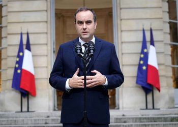 Renuncia el primer ministro de Francia