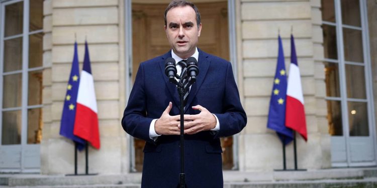 Renuncia el primer ministro de Francia