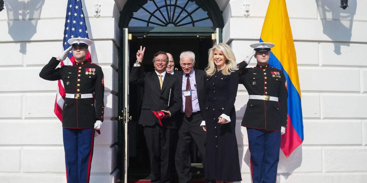 Trump Petro tarjeta: gesto en Casa Blanca