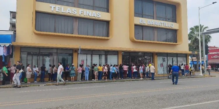 cierre El Baratillo: Filas en Villahermosa por Remate