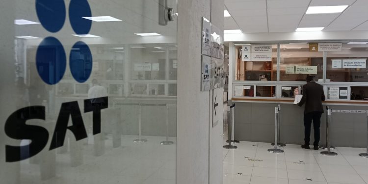 SAT cancela donatarias: 336 fundaciones pierden permiso