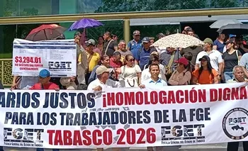Marcha trabajadores FGE por mejoras laborales